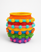 Renkli Ponpon Detaylı Dekoratif Polyester Vazo – 21x20 cm