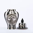 El Boyaması Siyah Beyaz Çini Vazo – Rüzgar Değirmeni Motifli Dekoratif Kapaklı Vazo