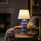 El Yapımı Mavi Balık Desenli Seramik Abajur – Akdeniz Temalı Masa Lambası